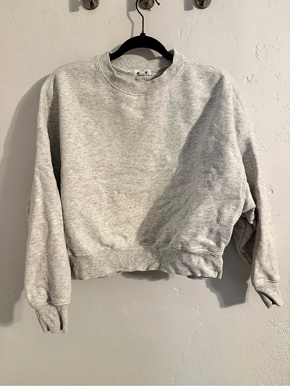 Garage Cropped Crew Neck Sweatshirt Cropped Crewneck Sweatshirt in Gray